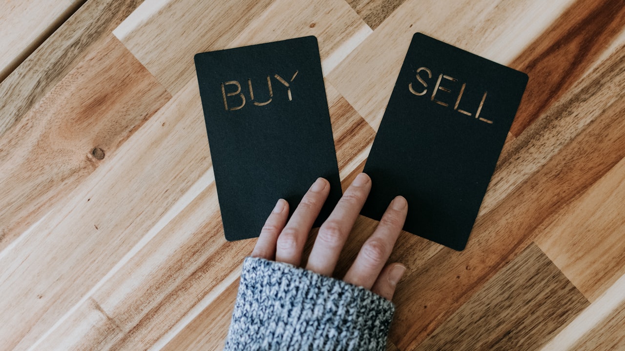 Pros and Cons of Buying FUT Coins: Balancing Fast Acquisition and Competitive Fairness